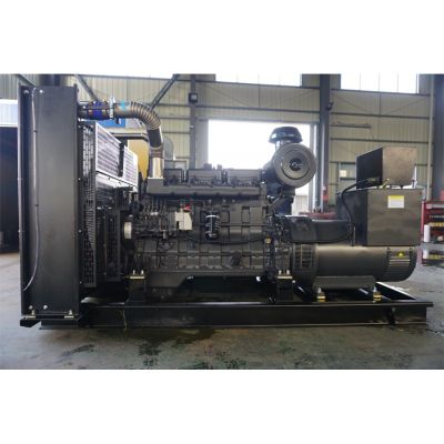 300kw申動柴油發(fā)電機組-申動6缸柴油機SD13G420D2柴油發(fā)電機組,缸徑/行程：135/150mm,柴油發(fā)電機組水冷發(fā)動機功率308KW,柴油發(fā)電機組配套馬拉松斯坦福發(fā)電機。廠價直銷歡迎選購：13773399855。