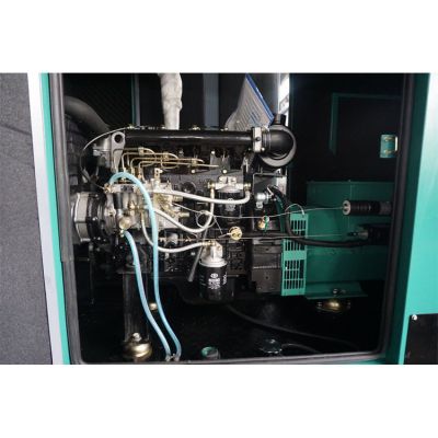 45kw揚(yáng)動(dòng)柴油發(fā)電機(jī)組-揚(yáng)動(dòng)4缸柴油機(jī)Y4105ZLD柴油發(fā)電機(jī)組,缸徑/行程：105/118mm,柴油發(fā)電機(jī)組水冷發(fā)動(dòng)機(jī)功率55KW,柴油發(fā)電機(jī)組配套馬拉松斯坦福發(fā)電機(jī)。廠價(jià)直銷歡迎選購(gòu)：13773399855。