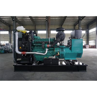 150kw沃爾沃柴油發(fā)電機(jī)組-沃爾沃6缸柴油機(jī)TAD732GE柴油發(fā)電機(jī)組,缸徑/行程：108/130mm,柴油發(fā)電機(jī)組水冷發(fā)動(dòng)機(jī)功率160KW,柴油發(fā)電機(jī)組配套馬拉松斯坦福發(fā)電機(jī)。廠價(jià)直銷歡迎選購：13773399855。