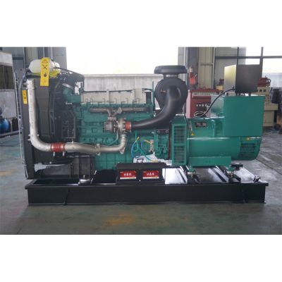 200kw沃爾沃柴油發(fā)電機(jī)組-沃爾沃6缸柴油機(jī)TAD734GE柴油發(fā)電機(jī)組,缸徑/行程：108/130mm,柴油發(fā)電機(jī)組水冷發(fā)動(dòng)機(jī)功率222KW,柴油發(fā)電機(jī)組配套馬拉松斯坦福發(fā)電機(jī)。廠價(jià)直銷歡迎選購：13773399855。