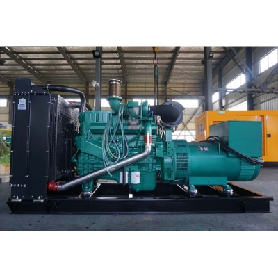 300KW玉柴柴油發(fā)電機組-玉柴6缸柴油機YC6MK450-D30柴油發(fā)電機組缸徑/行程：123/145mm,柴油發(fā)電機組水冷發(fā)動機功率331KW,柴油發(fā)電機組配套馬拉松斯坦福發(fā)電機。廠價直銷歡迎選購：13773399855。