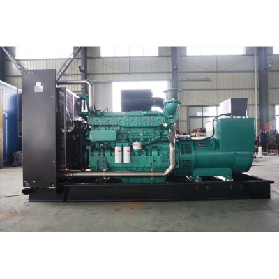 700KW玉柴柴油發(fā)電機組-玉柴6缸柴油機YC6TD1000-D30,柴油發(fā)電機組缸徑/行程：152/180mm,柴油發(fā)電機組水冷發(fā)動機功率735KW,柴油發(fā)電機組配套馬拉松斯坦福發(fā)電機。廠價直銷歡迎選購：13773399855。