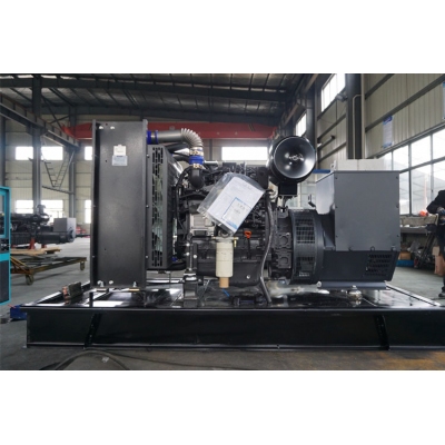 120kw上柴動(dòng)力柴油發(fā)電機(jī)組-上柴股份4缸柴油機(jī)4HTAA4.3-G36柴油發(fā)電機(jī)組,缸徑/行程：105/124mm,柴油發(fā)電機(jī)組水冷發(fā)動(dòng)機(jī)功率140KW,柴油發(fā)電機(jī)組配套馬拉松斯坦福發(fā)電機(jī)。廠價(jià)直銷(xiāo)歡迎選購(gòu)：13773399855。