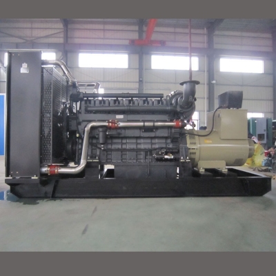 700kw上柴動力柴油發(fā)電機(jī)組-上柴股份6缸柴油機(jī)6KTAA25-G32柴油發(fā)電機(jī)組,缸徑/行程：170/185mm,柴油發(fā)電機(jī)組水冷發(fā)動機(jī)功率754KW,柴油發(fā)電機(jī)組配套馬拉松斯坦福發(fā)電機(jī)。廠價直銷歡迎選購：13773399855。